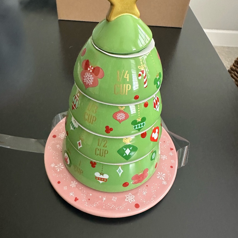 Disney Christmas Tree Measuring Cups Set - Green and Pink